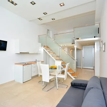 Nana's House Apartment Split
